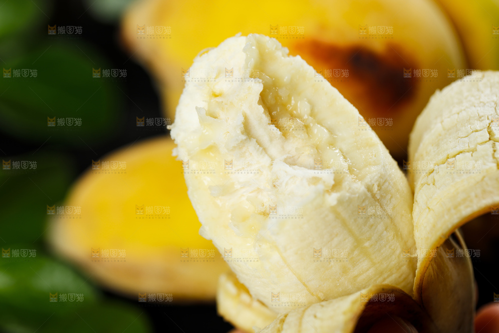 撕开皮的广西苹果蕉