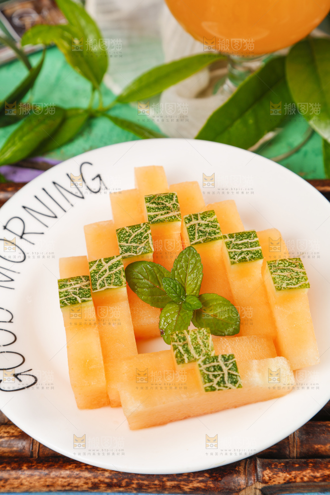 木底上放着一盘新疆西州蜜