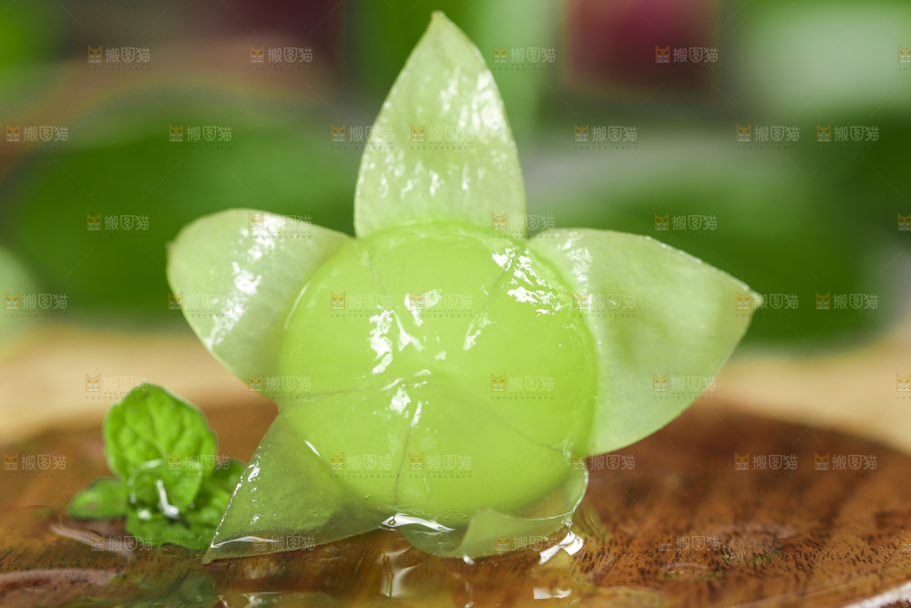 木垫上放着阳光玫瑰