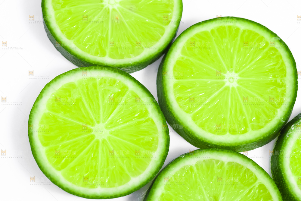 切片的无籽青柠檬