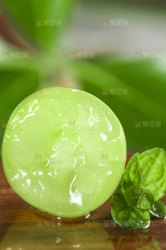 木垫上放着阳光玫瑰
