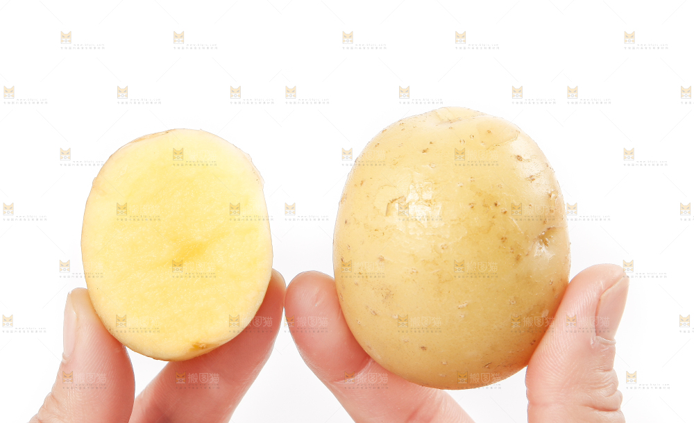 手里拿着土豆