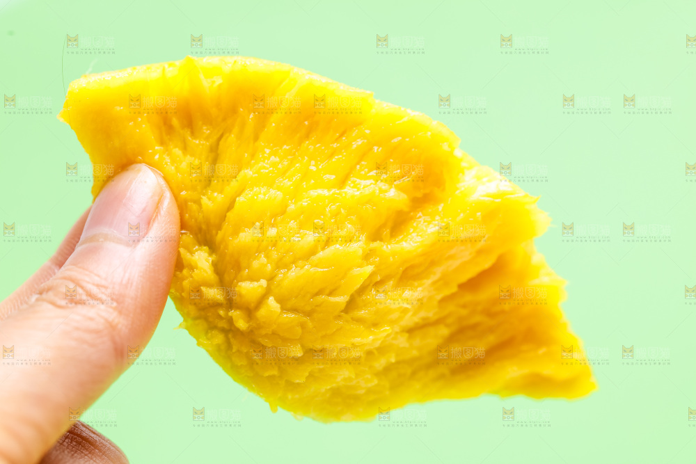 手拿新鲜彩芒