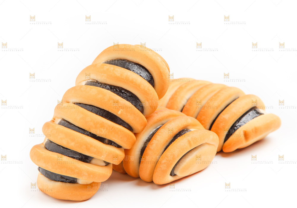 白底上放着海苔面包