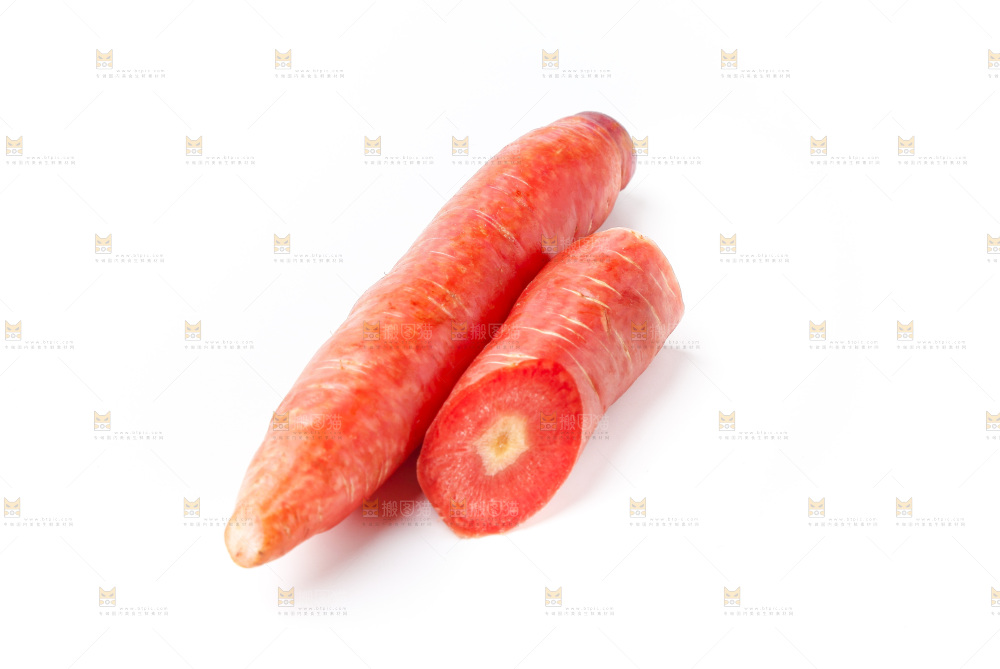 白底上的红胡萝卜