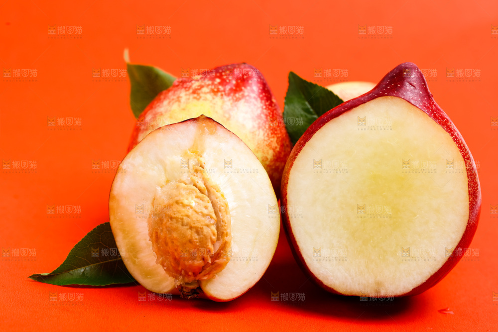 浅底上的白心油桃