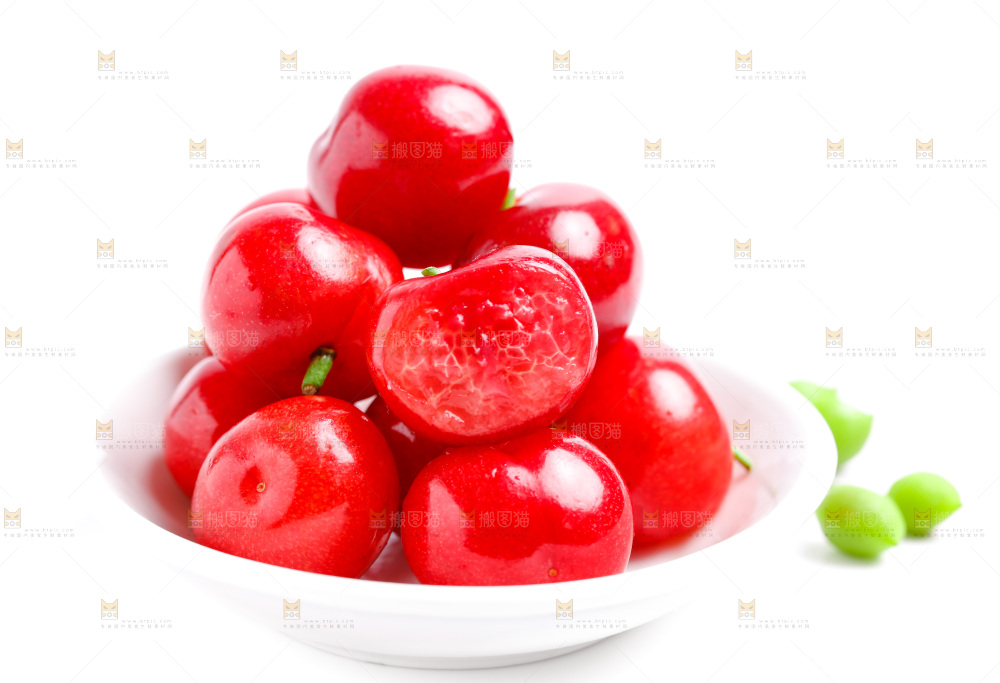 白底上放着一盘烟台樱桃