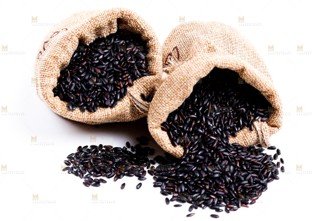 麻袋里装着东北黑米