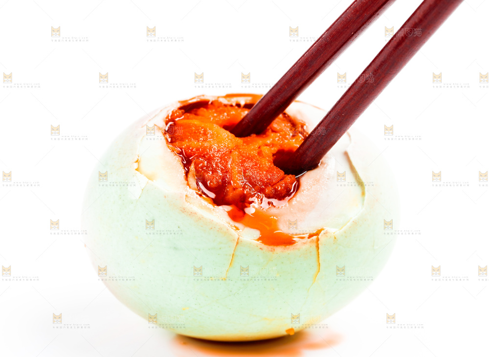 白底上的咸鸭蛋