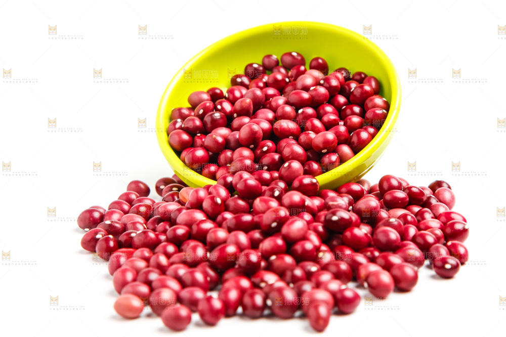 白底上放着东北红小豆