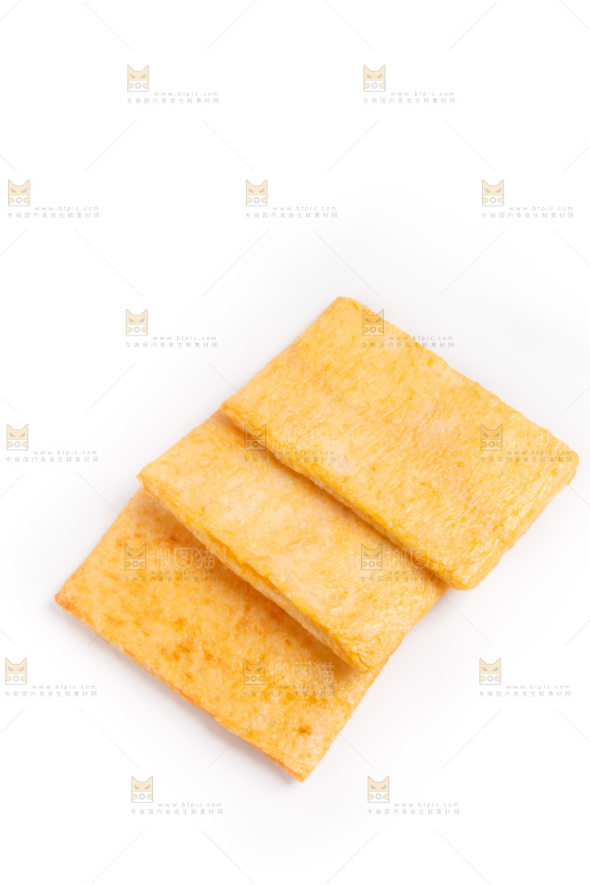 芝士脆饼干放在白底上