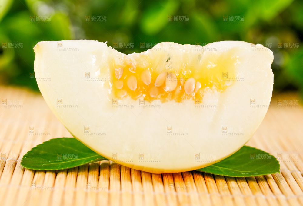 木底上放着陕西阎良甜瓜