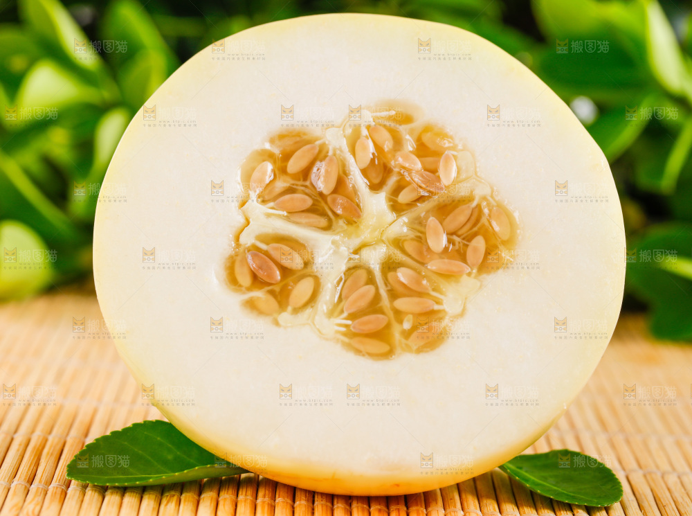 木底上放着陕西阎良甜瓜