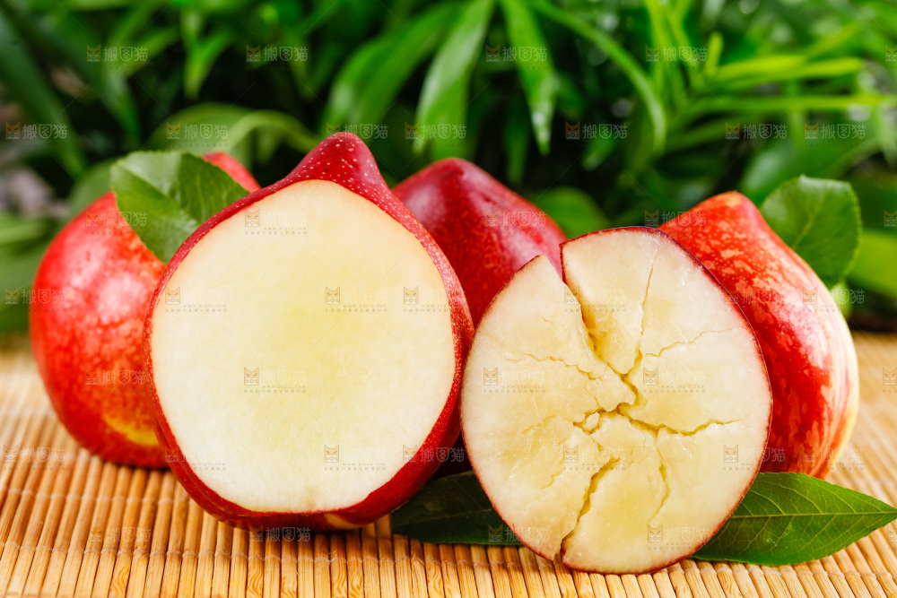 陕西白心油桃放在木底上