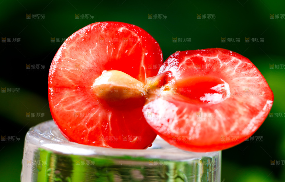 深底上放着烟台樱桃