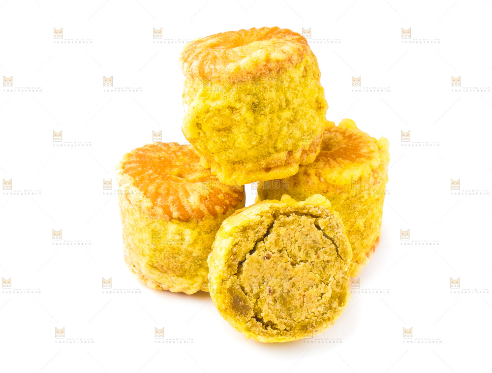 绿豆糕放在白底上