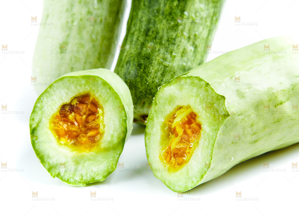羊角蜜甜瓜放在白底上