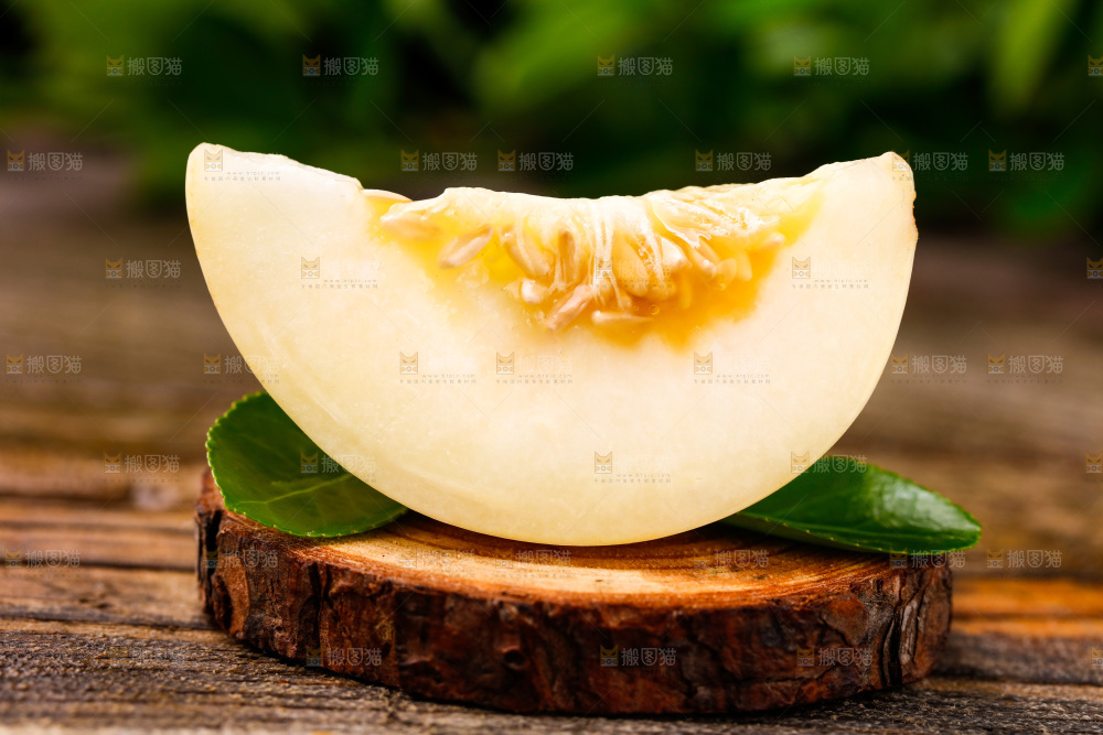 木底上放着陕西阎良甜瓜