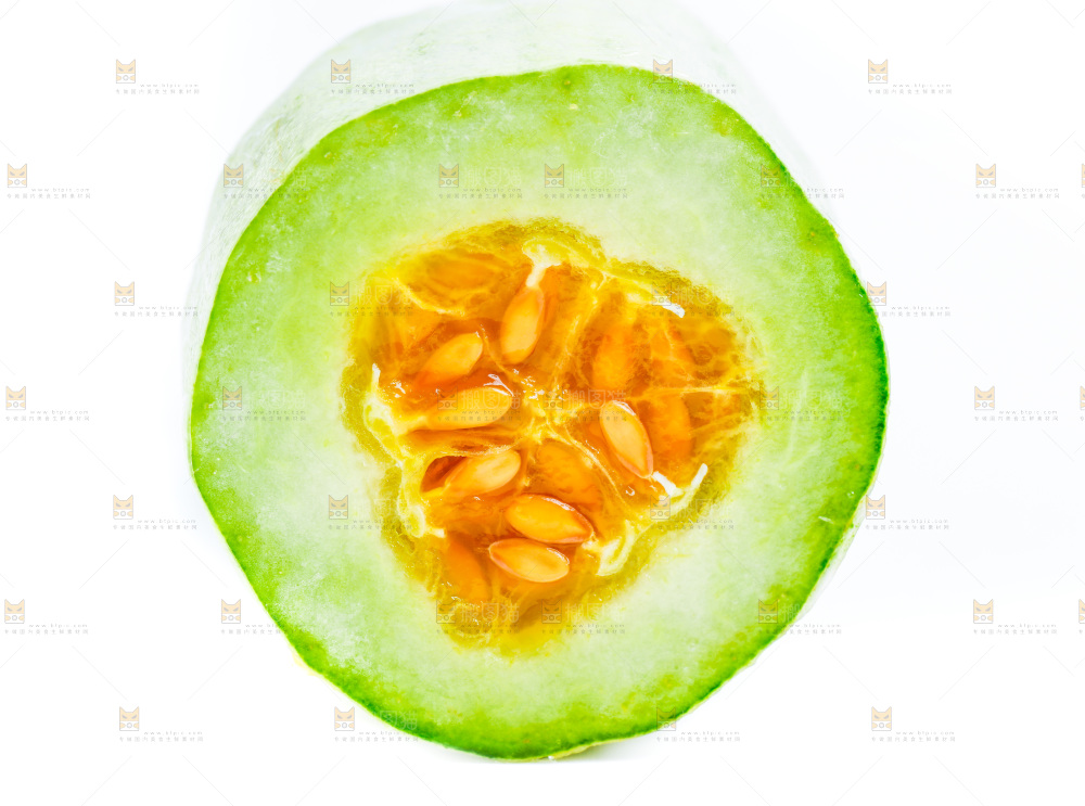 新鲜羊角蜜放在白底上
