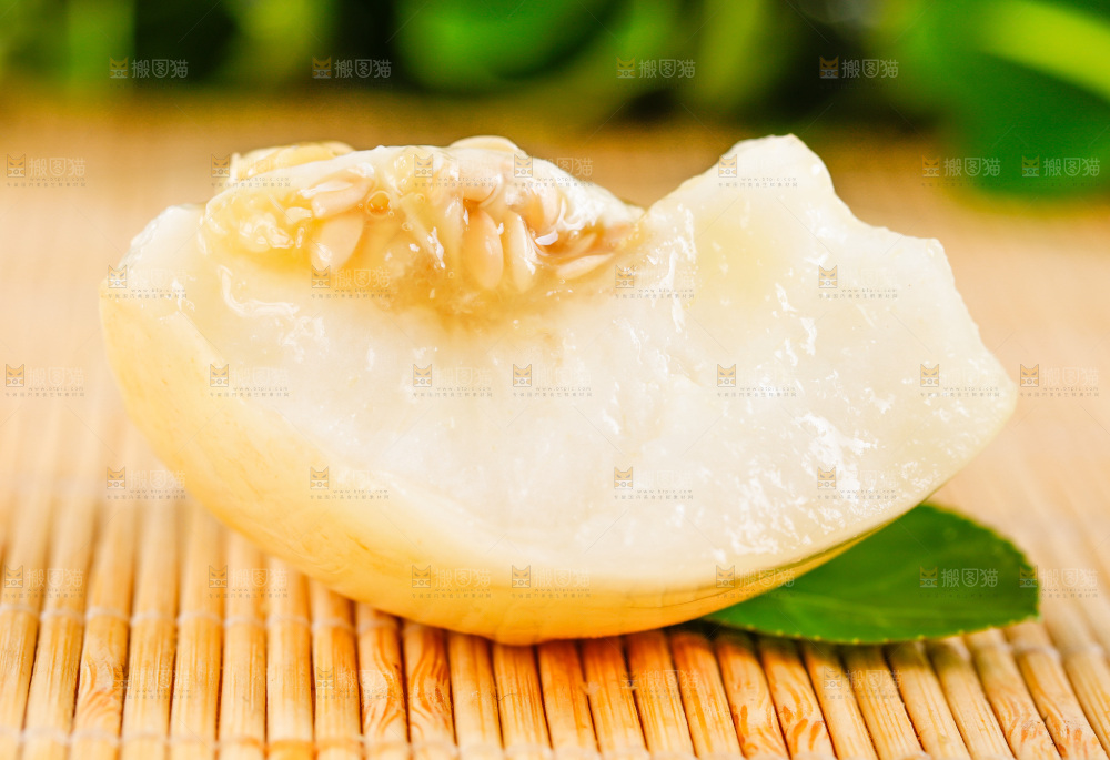 木底上放着陕西阎良甜瓜