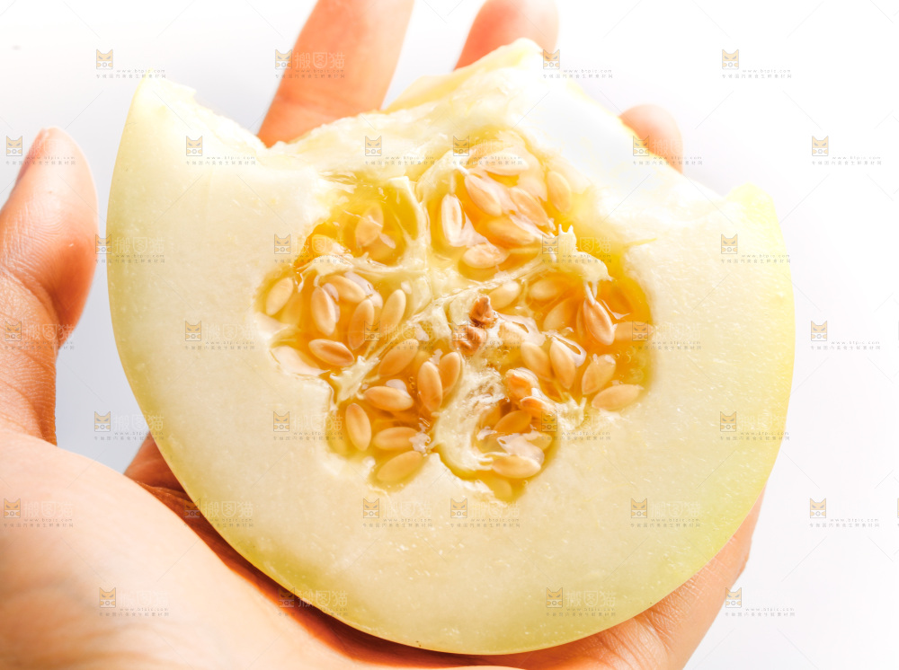 手拿阎良甜瓜