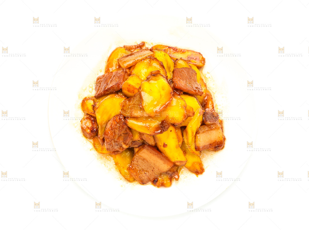 白底上放着一盘小炒肉