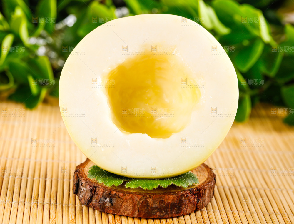 木底上放着陕西阎良甜瓜