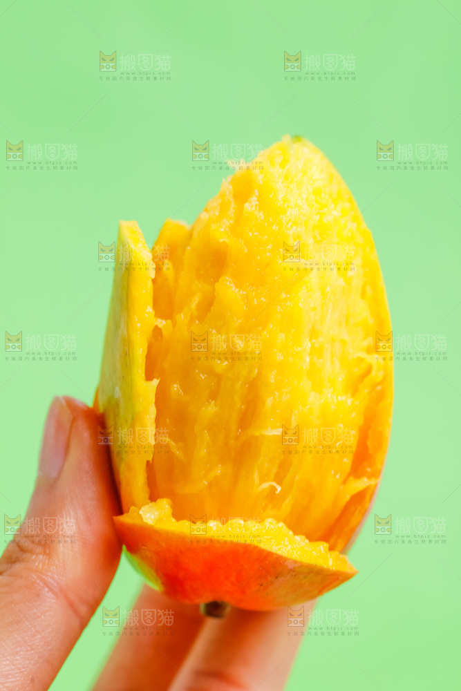 手拿新鲜彩芒