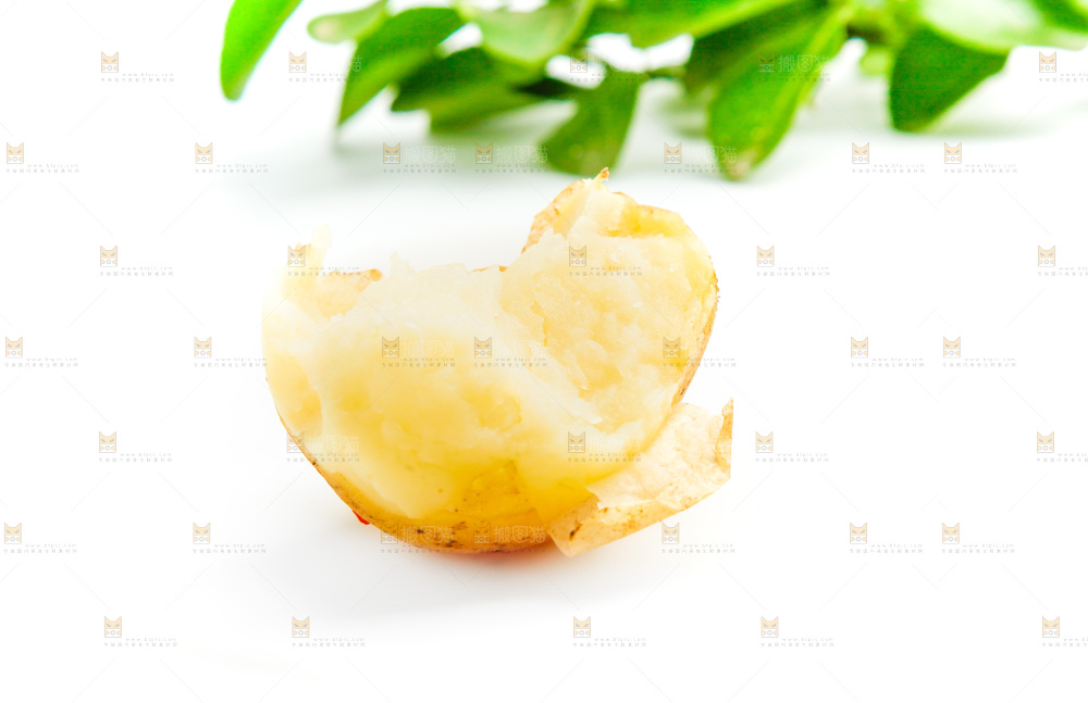 白底上放着云南黄心土豆