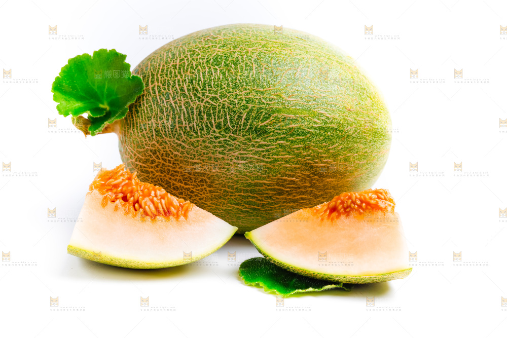 白底上放着新疆哈密瓜切块
