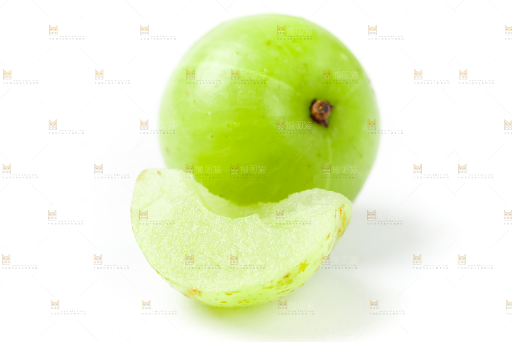 白底上摆放着余甘果