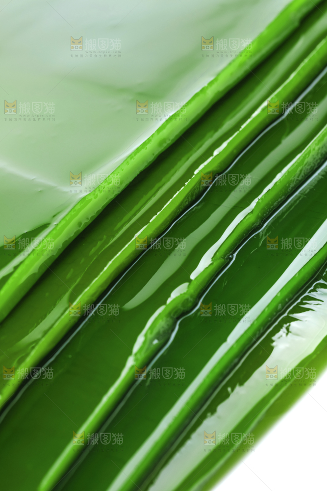 摆放着一堆的新鲜海带