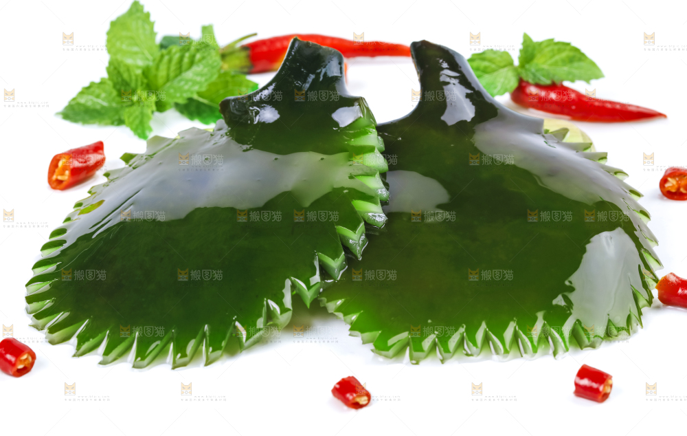白底上摆放着海带根