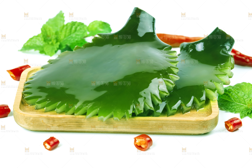 白底上摆放着海带根