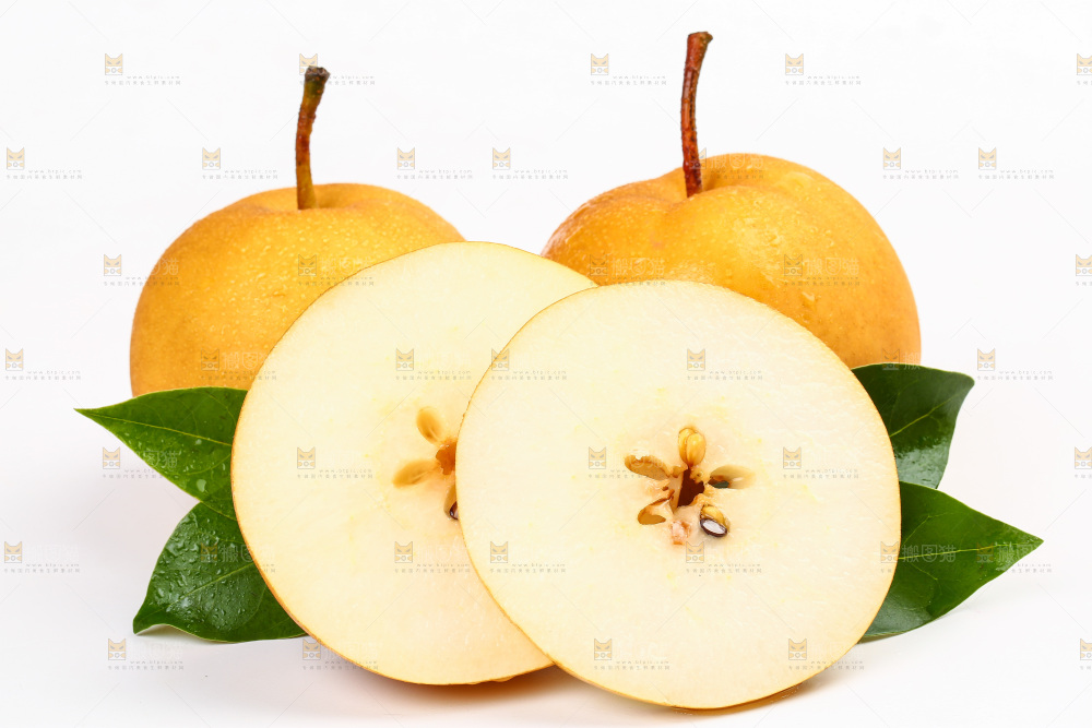 白底上摆放着山东丰水梨