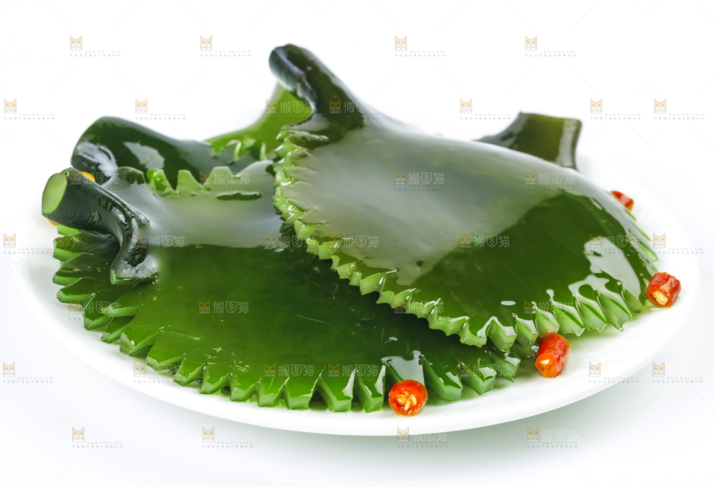 碟子里装着新鲜海带