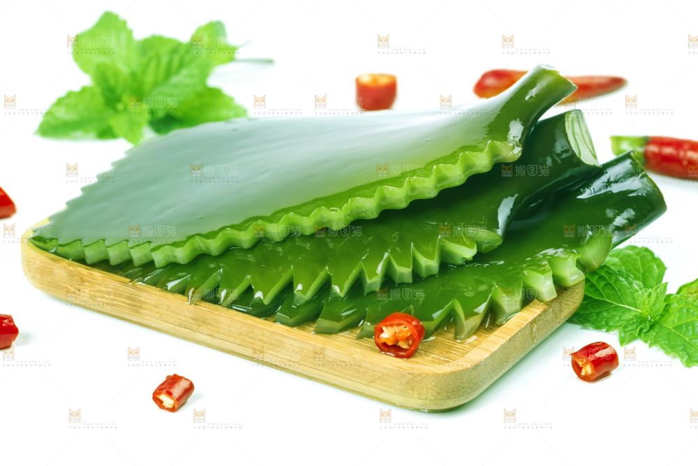 白底上摆放着海带根
