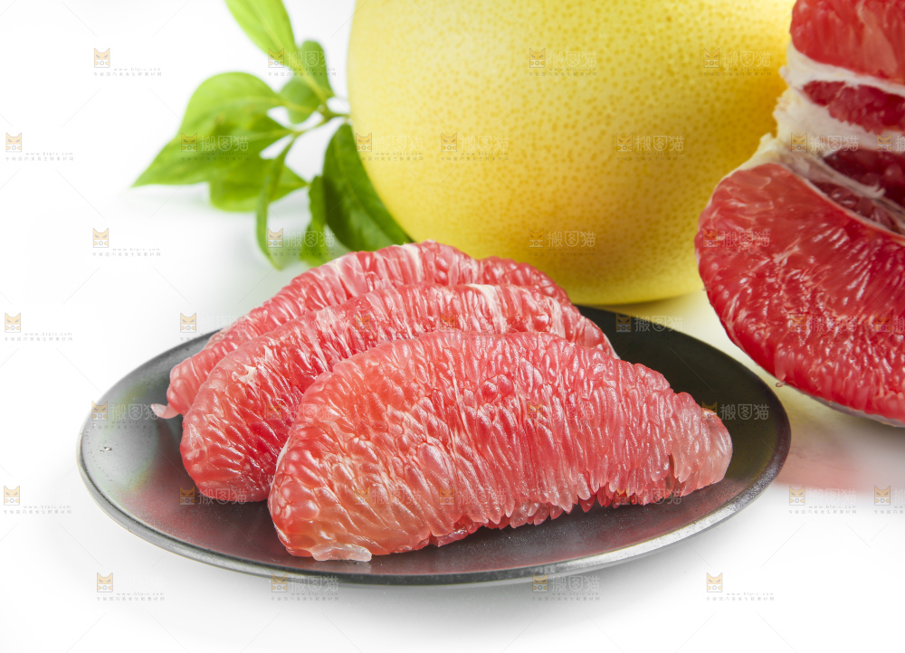 盘子里的柚子果肉