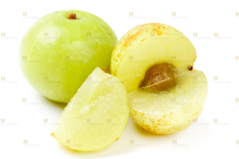 白底上摆放着余甘果