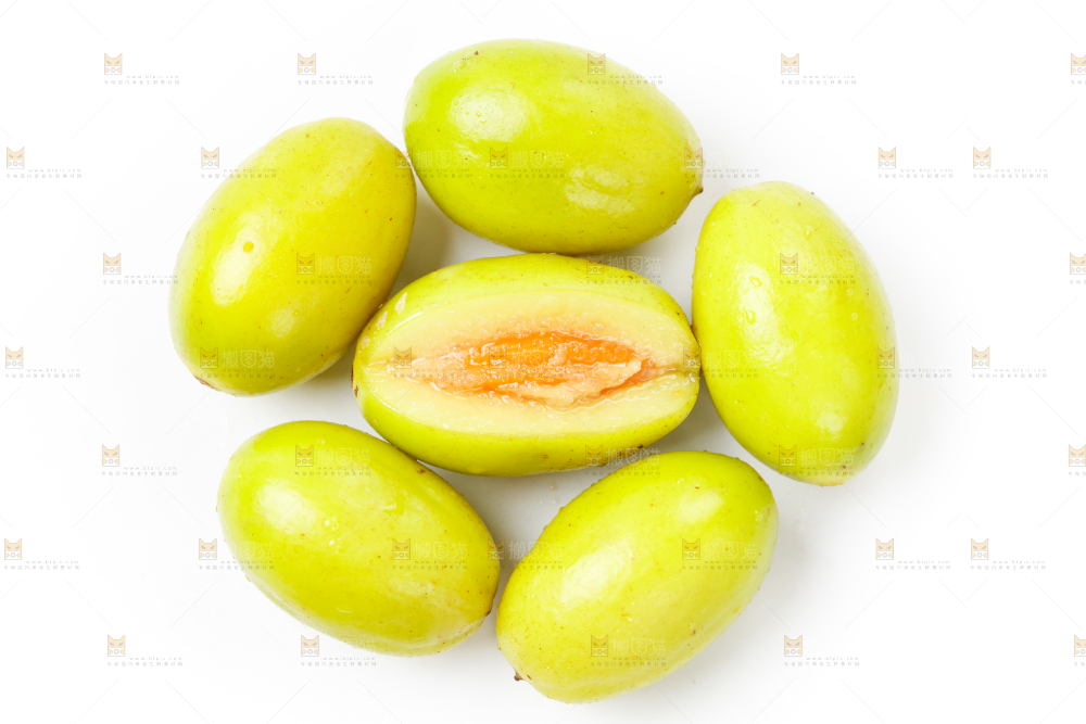 浅底上摆放着福建橄榄