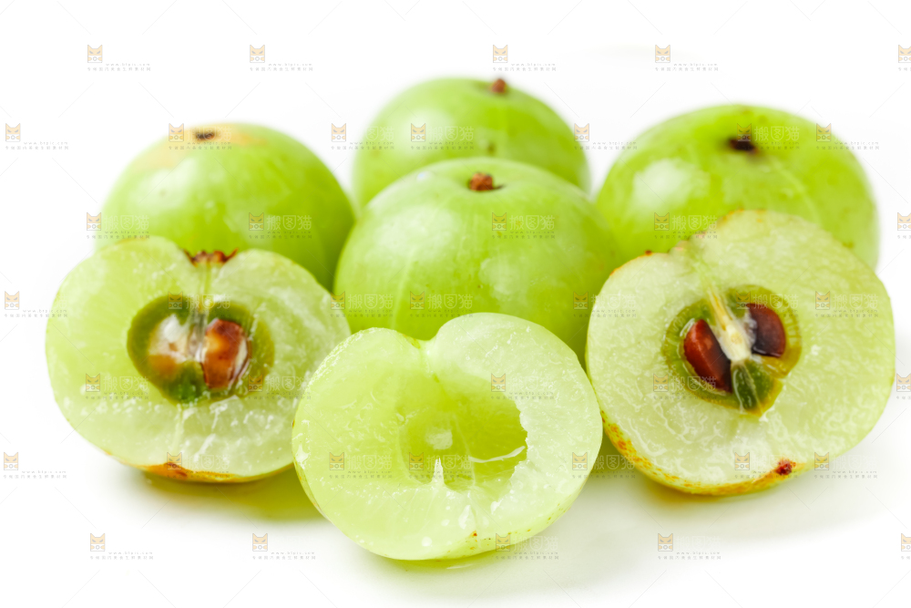 白底上摆放着余甘果