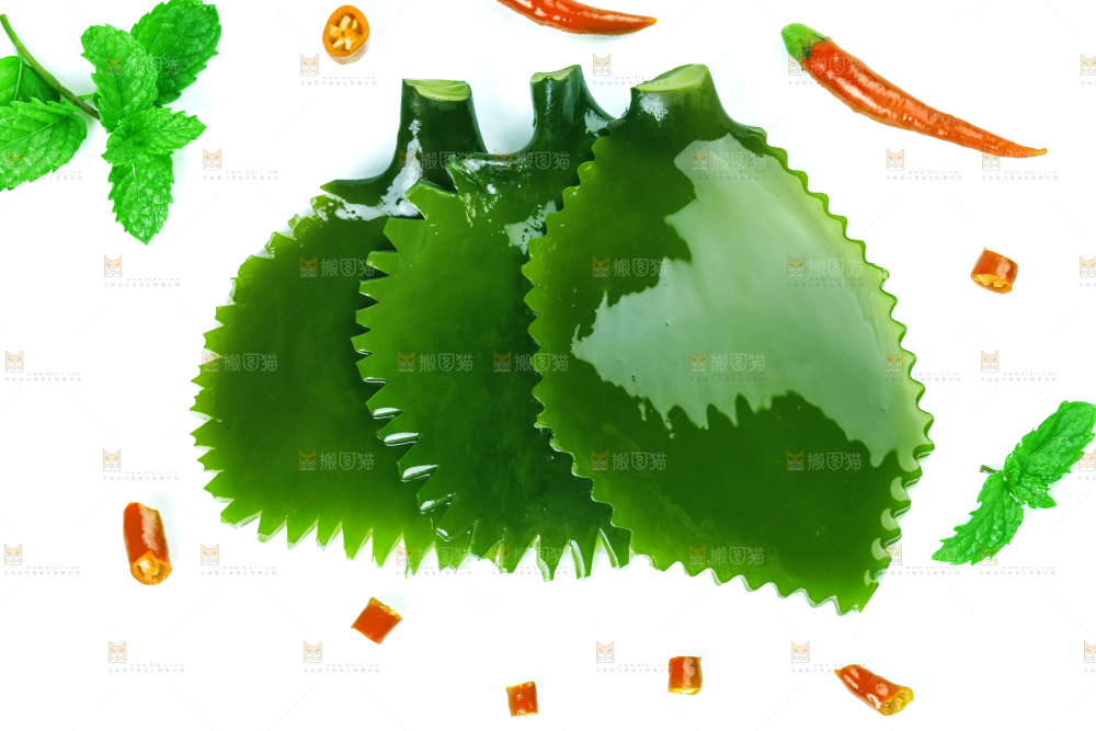 白底上摆放着海带根