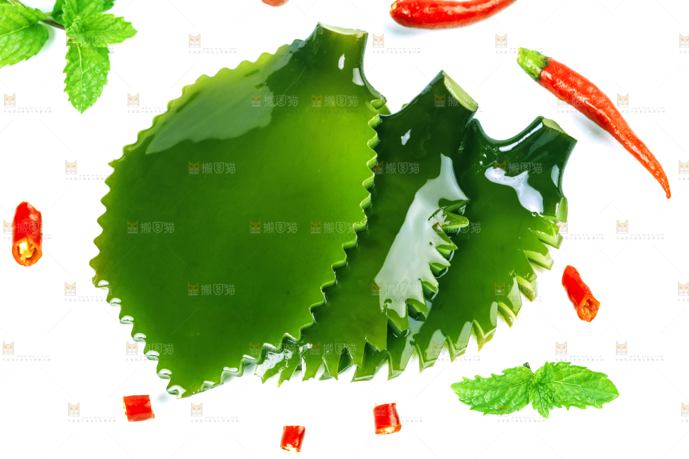 白底上摆放着海带根