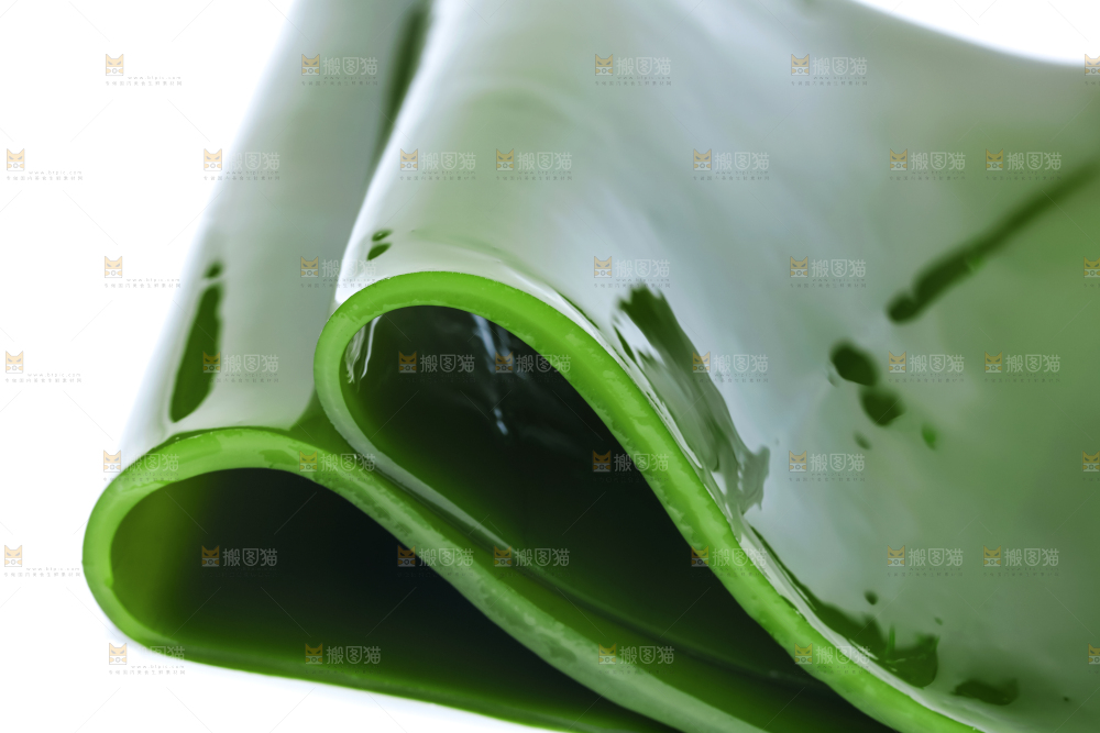 白底上摆放着海带头