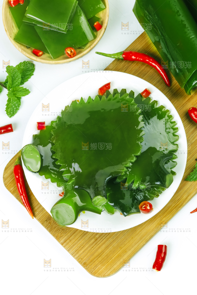 碟子里装着新鲜海带
