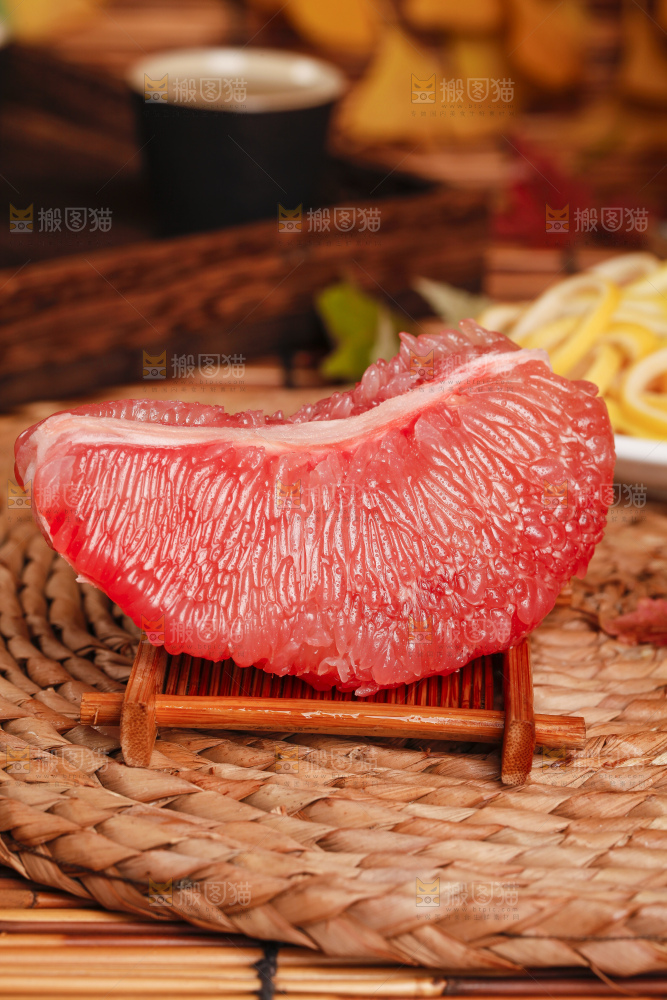 深底上的福建红心柚