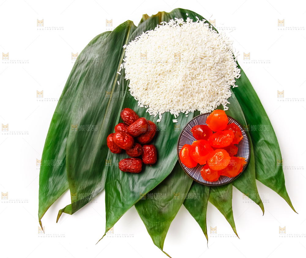 白底上的粽子食材