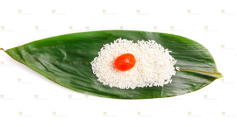 白底上的粽子食材