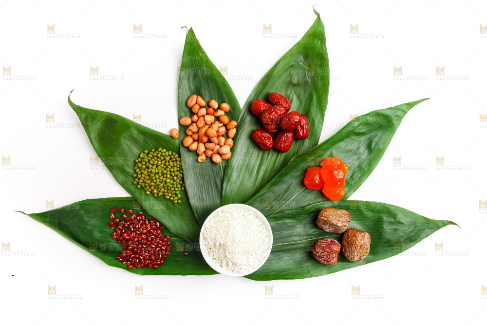 白底上的粽子食材