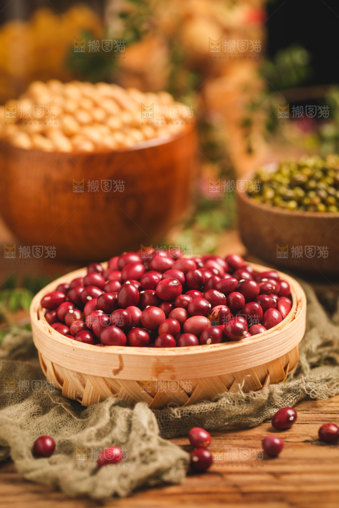 篮子里装着红豆